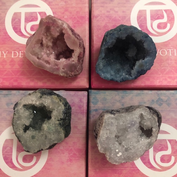 Agate Miniature Colored Geode / Bundle of 4 - Picture 3 of 12